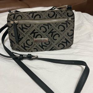 Kenneth Cole Reaction Crossbody/Wristlet. Gray/Black. Good  Condition.